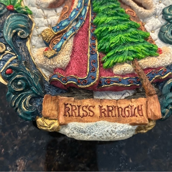Vintage Collectible Kris Kringle decorative 3D plate, hanging art 1996 - Picture 6 of 7